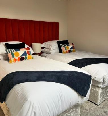 Moffat Hotel | The courtyard bar, kitchen, rooms
