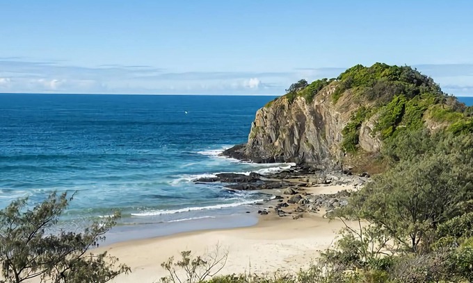 Scotts Head House | The Cove, watch the whales breach from the balcony on their annual migration