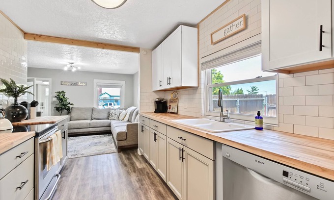 Nampa House | The Cozy Contemporary Cottage Home in Nampa Idaho