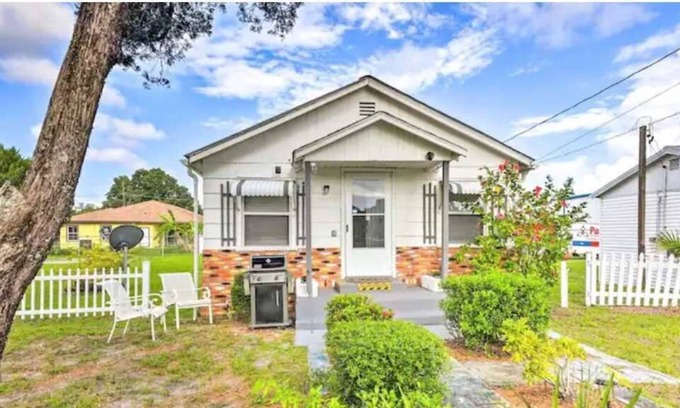Ruskin Cottage | The Cozy Cottage-Fisherman's Dream
