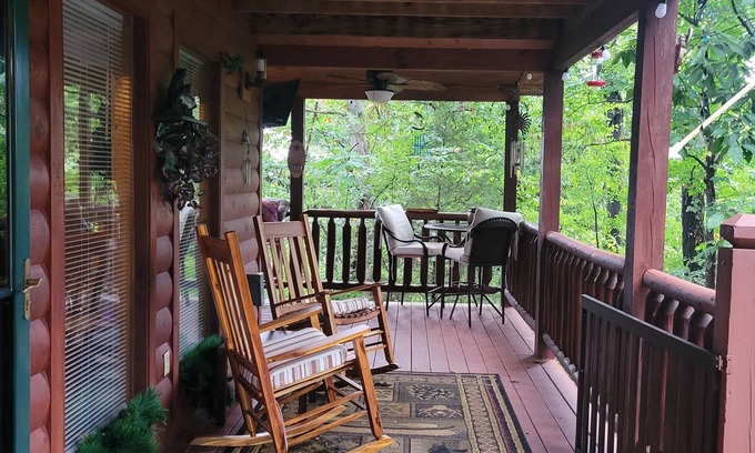 Sevierville Cabin | The Cozy Cub is a cozy 2-bedroom secluded cabin in charming Sevierville