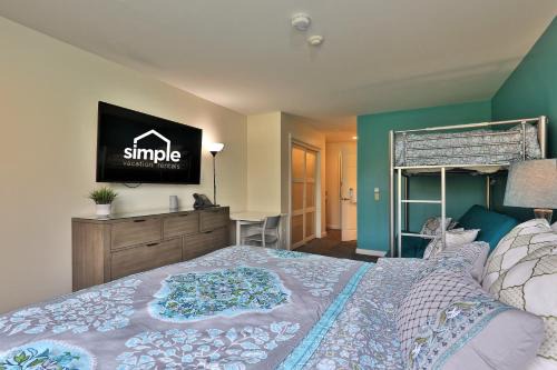 Killington House | The Cozy Cubbie - Charming Studio, Summer Pool, Bus Route, Queen and Bunk Bed