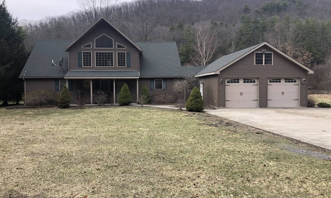 Cedar Run House | The Creek House~Sit back and unwind on the Pine!