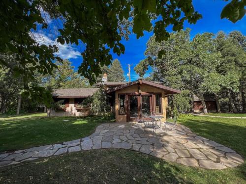 Sandy House | The Creekside Cabin at La Caille