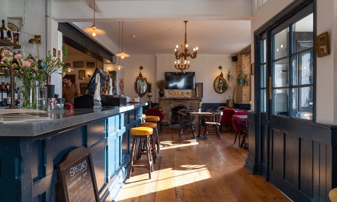 Crewkerne Hotel | The Crooked Swan