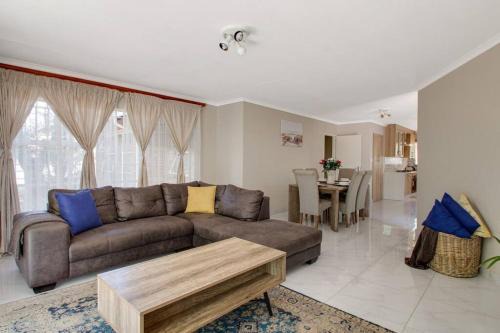 Greater Johannesburg Metropolitan Area House | The Cycad. 4-Bed Home next to Clearwater Mall