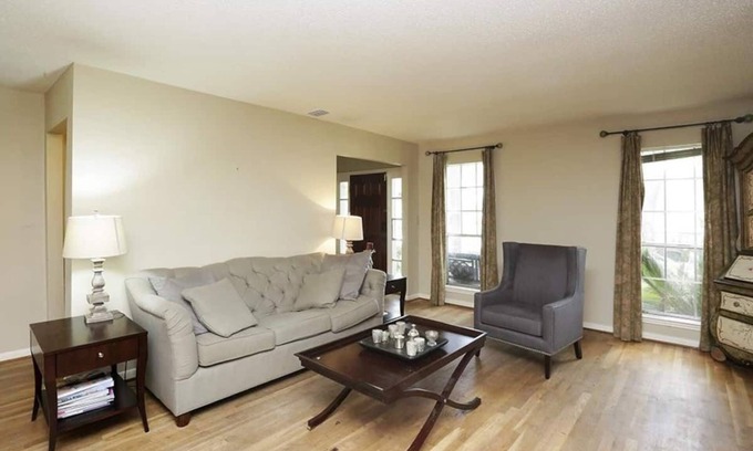Cypress House | The Daffodil- Entire home - 3 Bedroom, 2.5 bath, large den and yard