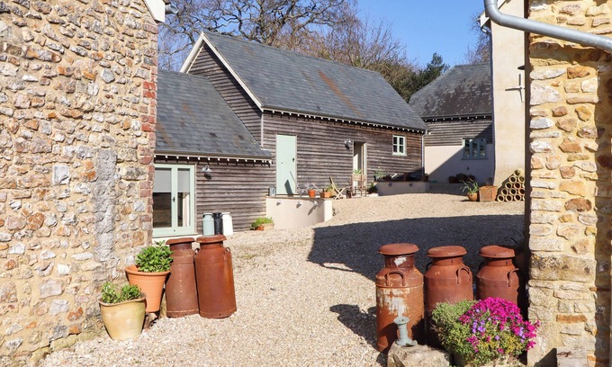 Axminster Cottage | THE DAIRY AT WYKE FARM, romantic, with a garden in Lyme Regis
