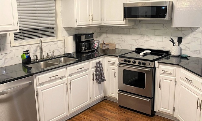 Starkville House | The "Dawg House", located 2.2 miles from campus