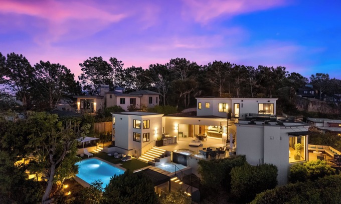Del Mar House | The Del Mar Hilltop Oceanview Resort Mansion