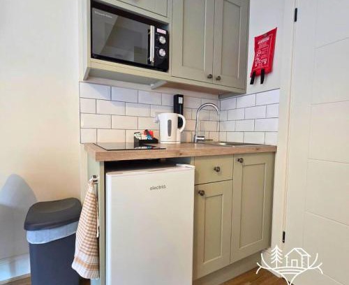 New Forest District Apartment | The Deluxe Hare - Room 2 - New Forest