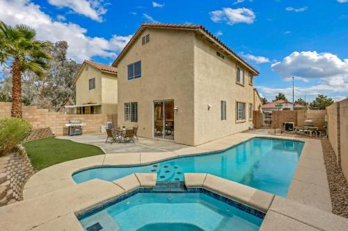 Spring Valley House | The Designer House with Heated Pool and 10 Min to Strip Great for Family
