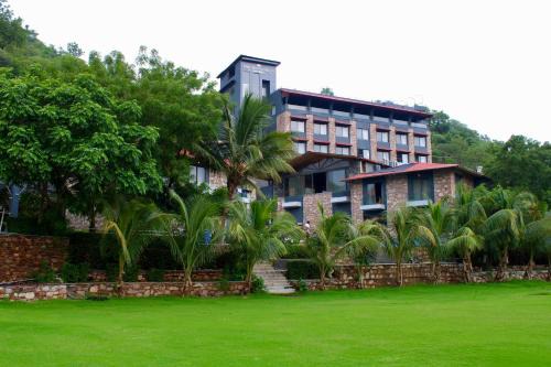 Udaipur Hotel | The Divine Hills Resort