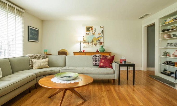 Lake Geneva House | The Doctor’s Inn – Lake Geneva Escape for 10!