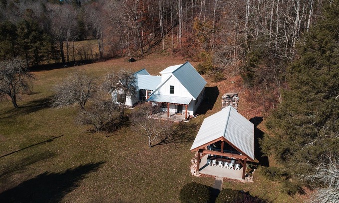 Hampton Cottage | The Dogtrot in Dennis Cove - Creekside Cabin w/Sauna, Hot Tub & AT Trail Access