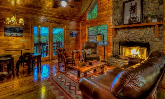 Mineral Bluff Cabin | The Dogwood Cabin - Mountain View | Screened Wrap Around Porch | Fire Pit