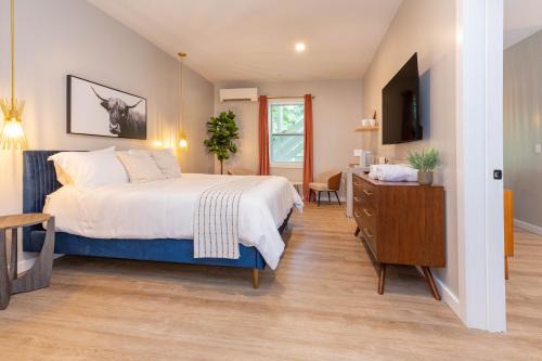 Maggie Valley Hotel | The Dogwood
