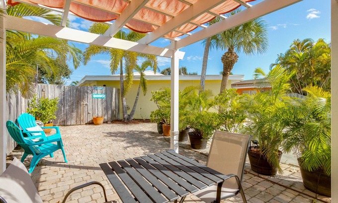 Cocoa Beach Apartment | The Dolphin Den- Blocks to the Beach and River~Kayaks and Bikes provided!