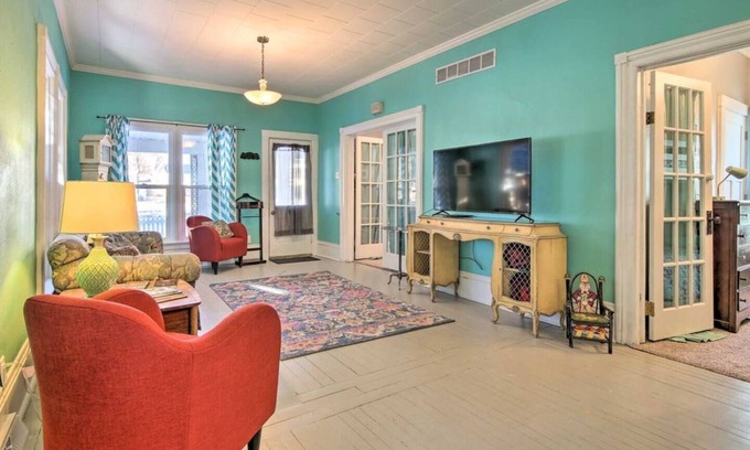 Sturgeon Bay House | The Door Belle - Downtown bungalow