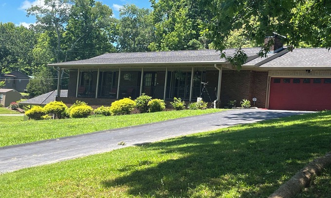 Lookout Valley Neighborhood Association House | The Downer HousenJust minutes to Ruby falls and Historic Rock City