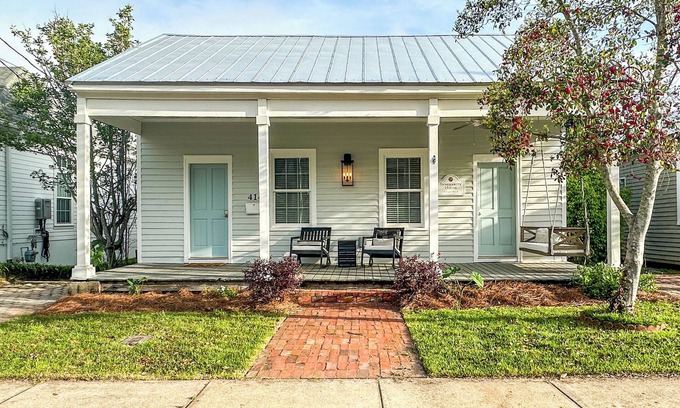 Seville Historic District Cottage | The Downtown Two-Door Historic Cottage in beautiful Pensacola