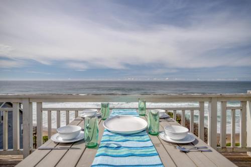Lincoln Beach House | The Driftwood