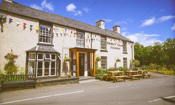 Llandrillo Hotel | The Dudley Arms