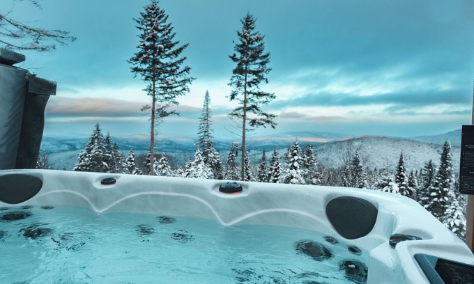 Lac Beauport Ski Chalet | The DUN - Panoramic View With Spa Near Quebec City