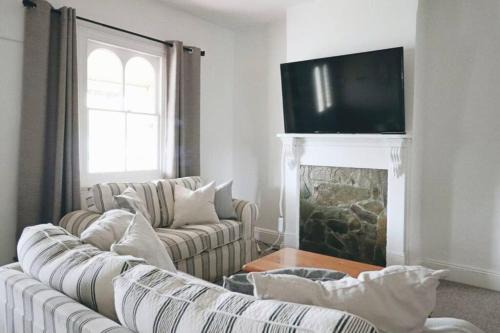 Bathurst House | The Early Settler 200 metres from CBD