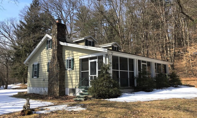 Blakeslee Cabin | The "Echo Ridge Cottage"- Your Private Pocono Escape - Book now for Summer!