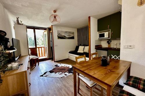 Chamrousse House | The Edelweiss- Renovated studio for 4 people!