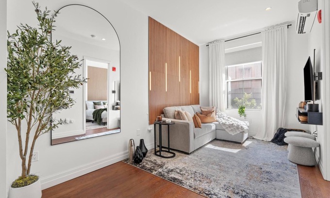 Downtown Apartment | The Elm - Retreat Near Yale, Parking, Gym, Downtown, Wooster Sq & Union Station