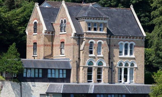 Hele Villa | The Elmfield, 8 Bed Villa with heated indoor Swimming Pool and Cocktail Bar