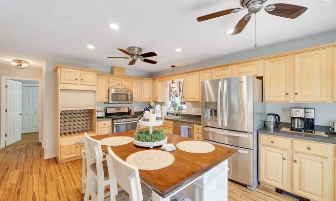 Paupackan Lake House | The Escape In The Hideout -sleeps 13