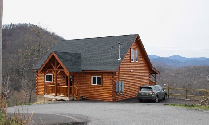 Gatlinburg House | The Ever Green Cabin