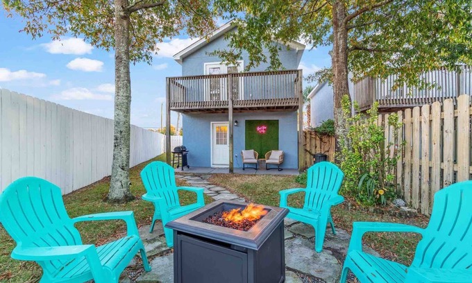 Upper Grand Lagoon House | The Fab Flamingo 🦩 2 King Beds 2 Miles to Beach 🏝