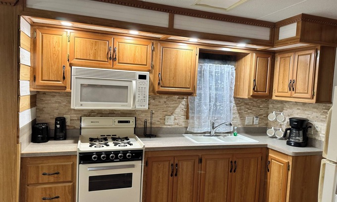 Cosby House | The Farm, a cozy camper in delightful Cosby with AC, WiFi