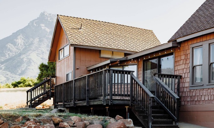 Springville House | The Farmhouse at Mt. Dennison - Entire home in Balch Park near Sequoia Forrest