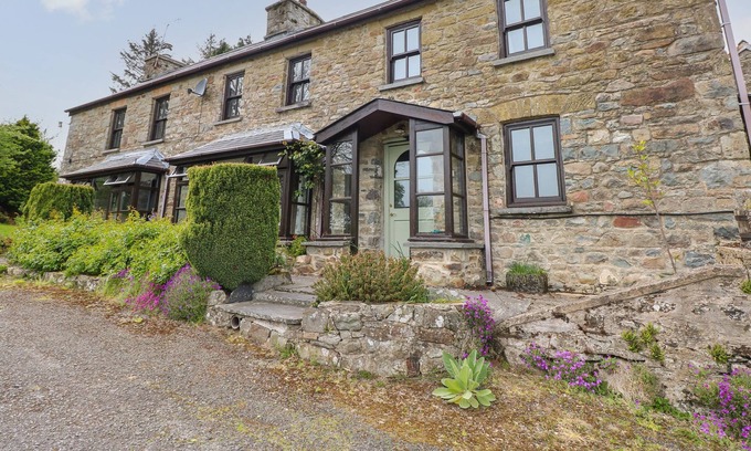 Llandysul Cottage | THE FARMHOUSE, family friendly, with open fire in Brynhoffnant