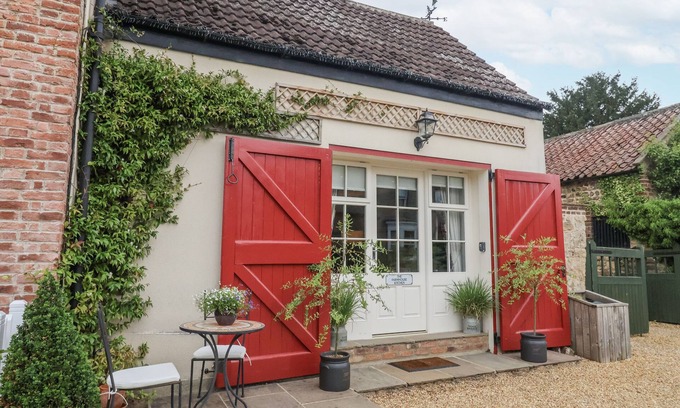 Ripon Cottage | THE FARMHOUSE KITCHEN, romantic, with a garden in Ripon