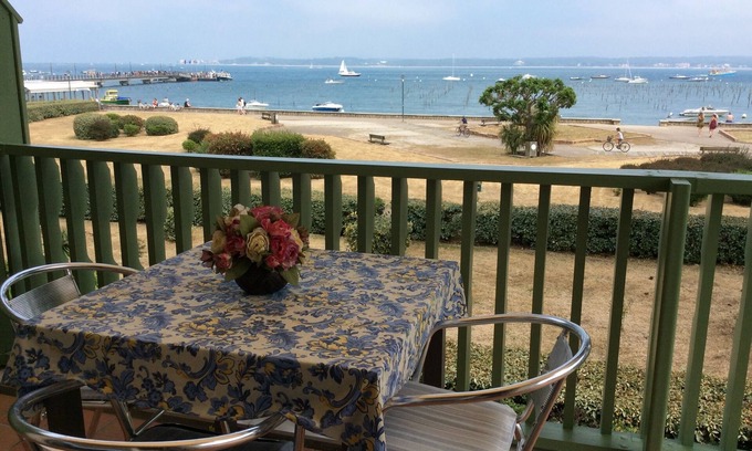 Cap-Ferret Apartment | The feet in water,