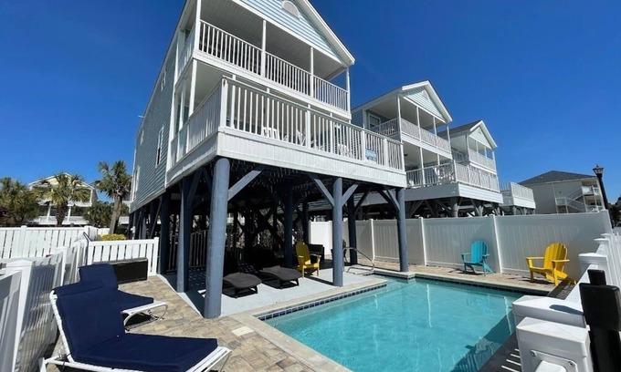 Surfside Beach House | The Fish Bowl - Oceanside of Boulevard in Surfside Beach