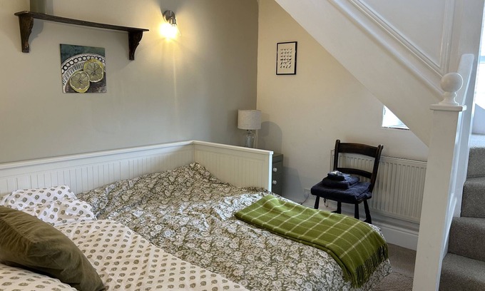 Bridport Apartment | THE FLAT Luxurious apartment in central Bridport