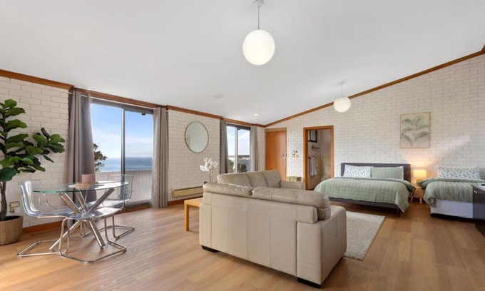 Port Lincoln Apartment | The Flaxman Studio - Panoramic Ocean Views