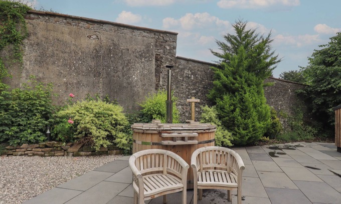 Hutton Cottage | The Gardener's Retreat