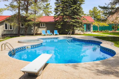 Wasaga Beach House | The Gardenhouse Cottage One