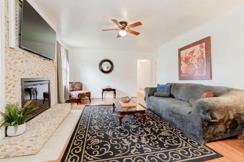 Columbia House | The Garnet Ranch Large Yard Near Jackson USC