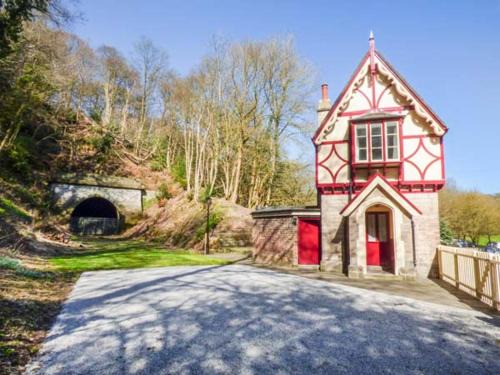Oakamoor House | The Gate House