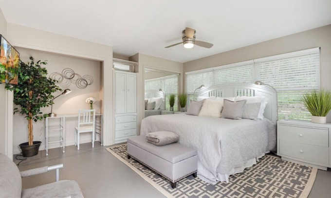 Old Town House | The Gathering at Magnolia Hill (1 mile to Capitol)