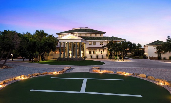 Hudson Bend House | The Gatsby: Retreats, Weddings, Events, Games, Mansion